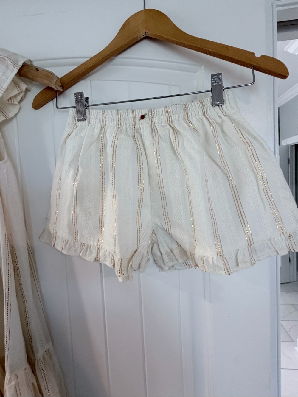 Well Dressed Wolf Cream Two-Piece Set with Gold Accents size 12 NWT - Picture 5 of 9